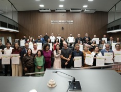 “Vinde e Vede fortalece famílias e transforma vidas”, destaca Samantha Iris em entrega de homenagens