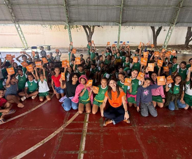 Michelly Alencar vai às escolas municipais levar informações sobre o combate ao abuso e à exploração sexual de crianças e adolescentes.