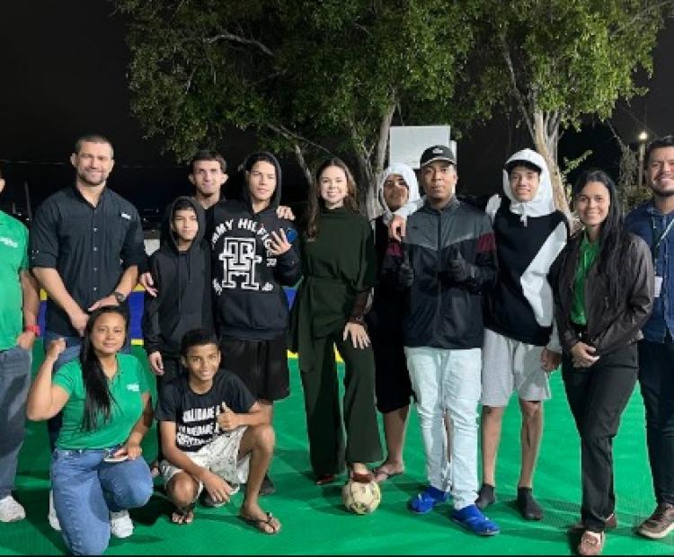 Michelly Alencar celebra entrega de quadra esportiva no bairro Dom Aquino