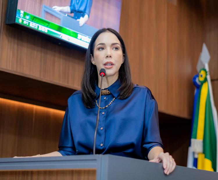 Maysa Leão cobra envio do Plano Diretor de Arborização Urbana em Cuiabá