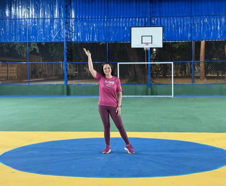 Samantha Iris lidera mutirão e entrega revitalização de praça e quadra no Parque Cuiabá