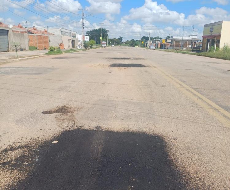 Entre as demandas atendidas está a recuperação asfáltica da avenida principal do bairro Mirante do Parque