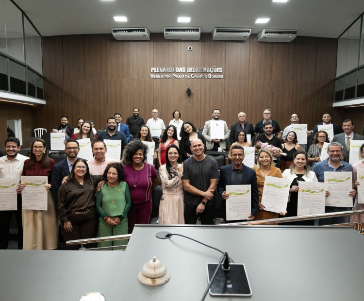 “Vinde e Vede fortalece famílias e transforma vidas”, destaca Samantha Iris em entrega de homenagens