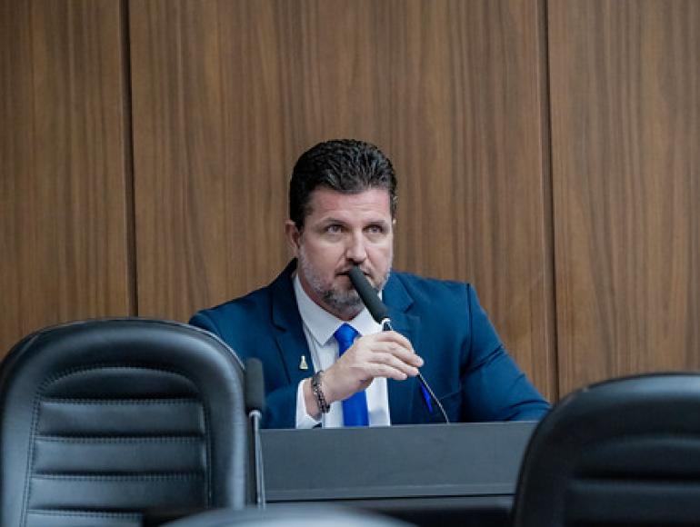 Ranalli solicita limpeza urgente e melhoria na infraestrutura na Feira do Porto