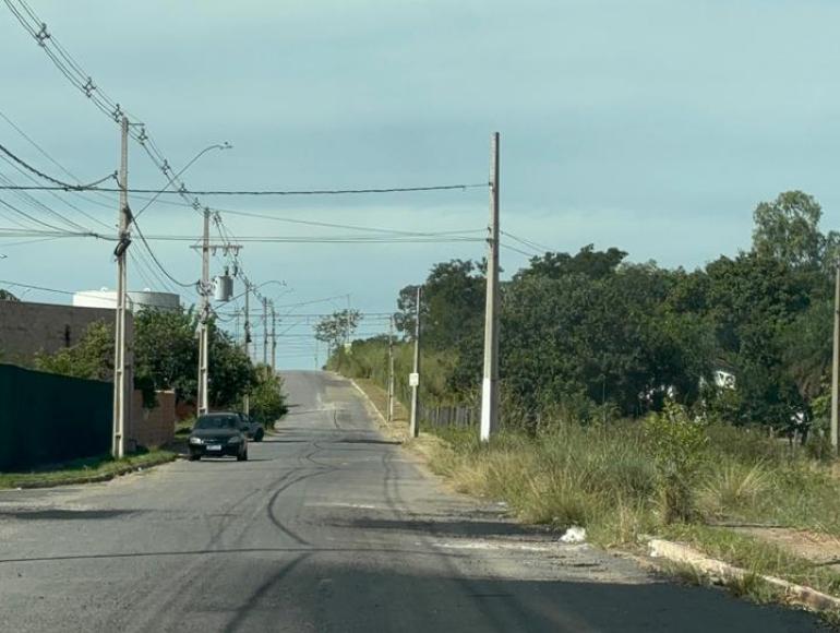 Osmar Cabral recebe operação tapa-buracos após indicação parlamentar