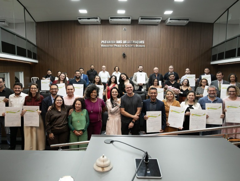 “Vinde e Vede fortalece famílias e transforma vidas”, destaca Samantha Iris em entrega de homenagens