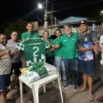 Vereador Ilde Taques entrega uniformes a times no bairro Novo Mato Grosso
