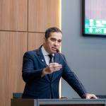 Vereador cobra aplicação de lei contra fios soltos e  revitalização de ponte com alto fluxo de estudantes